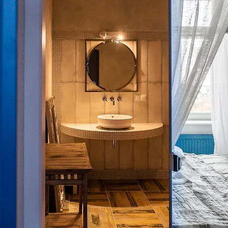 아파트 Riverside Retreat
